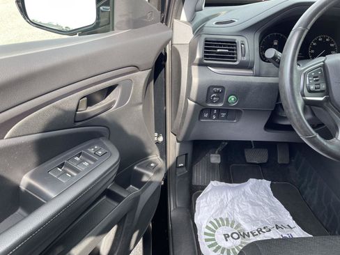 Used 2025 Honda Ridgeline Sport image 3