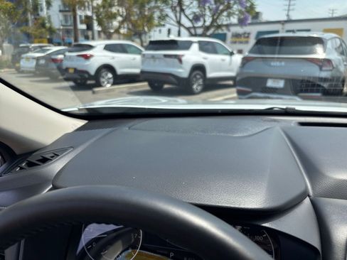 Used 2025 Nissan Rogue SV FWD image 39