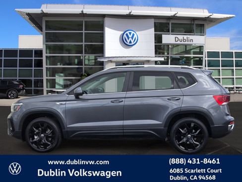 Certified 2023 Volkswagen Taos SE w/ Panoramic Sunroof Package FWD image 7