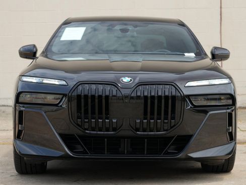 Used 2023 BMW 740i w/ Executive Package RWD image 7