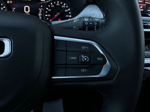 Used 2025 Jeep Compass Latitude image 35