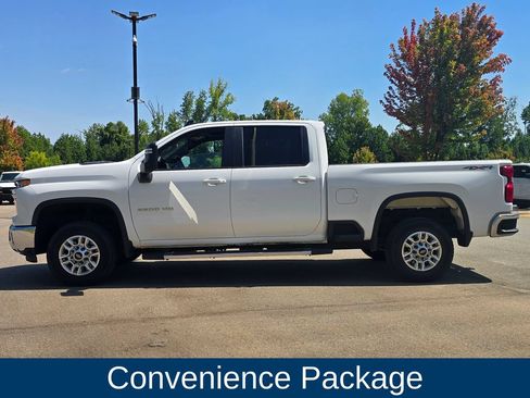 Used 2025 Chevrolet Silverado 2500 LT w/ Convenience Package AWD/4WD image 4