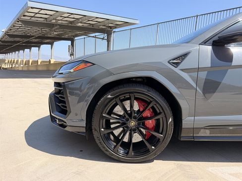 Used 2021 Lamborghini Urus AWD/4WD image 16