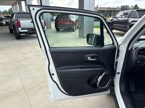 Used 2023 Jeep Renegade Latitude AWD/4WD image 20