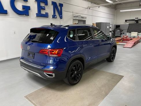 Certified 2023 Volkswagen Taos SE w/ Panoramic Sunroof Package AWD/4WD image 4