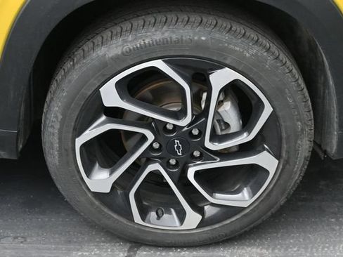 Used 2025 Chevrolet Trax RS w/ Driver Confidence Package FWD image 38