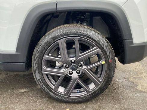 New 2026 Jeep Compass Latitude image 17