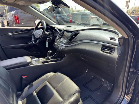 Used 2017 Chevrolet Impala LT FWD image 39