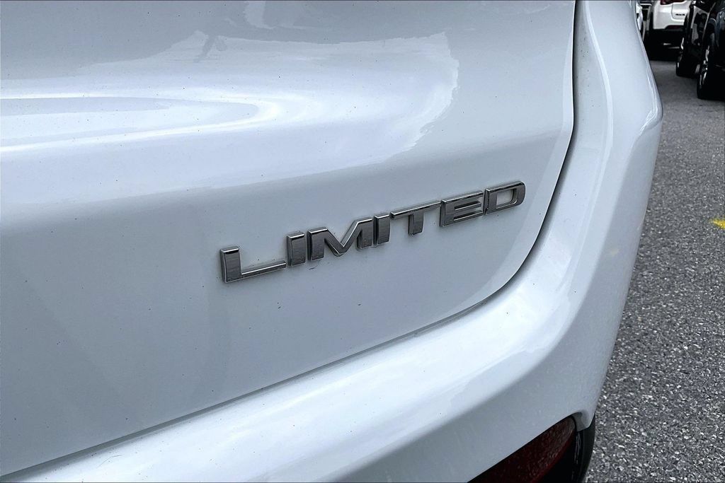 Used 2022 Jeep Compass Limited w/ Elite Group AWD/4WD image 23