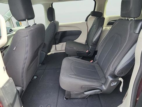 Used 2023 Chrysler Voyager LX FWD image 16