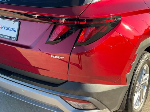 Certified 2025 Hyundai Tucson SE image 14