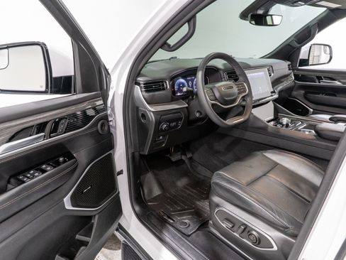 Used 2022 Jeep Wagoneer Series II w/ Premium Group I AWD/4WD image 12