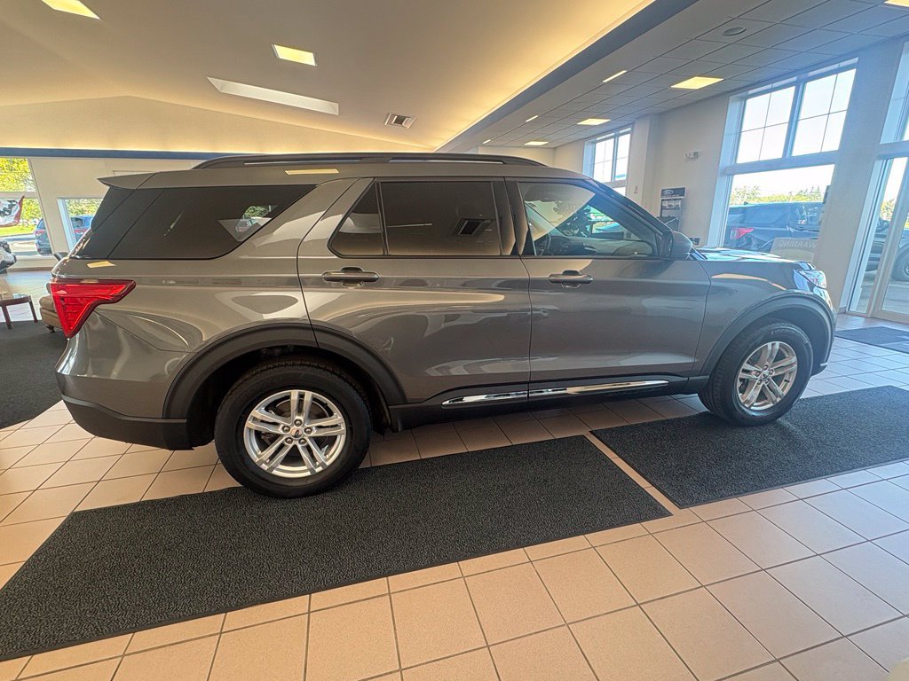 Used 2022 Ford Explorer XLT AWD/4WD image 6