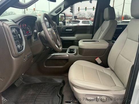 Used 2022 Chevrolet Silverado 2500 LTZ w/ LTZ Convenience Package AWD/4WD image 23