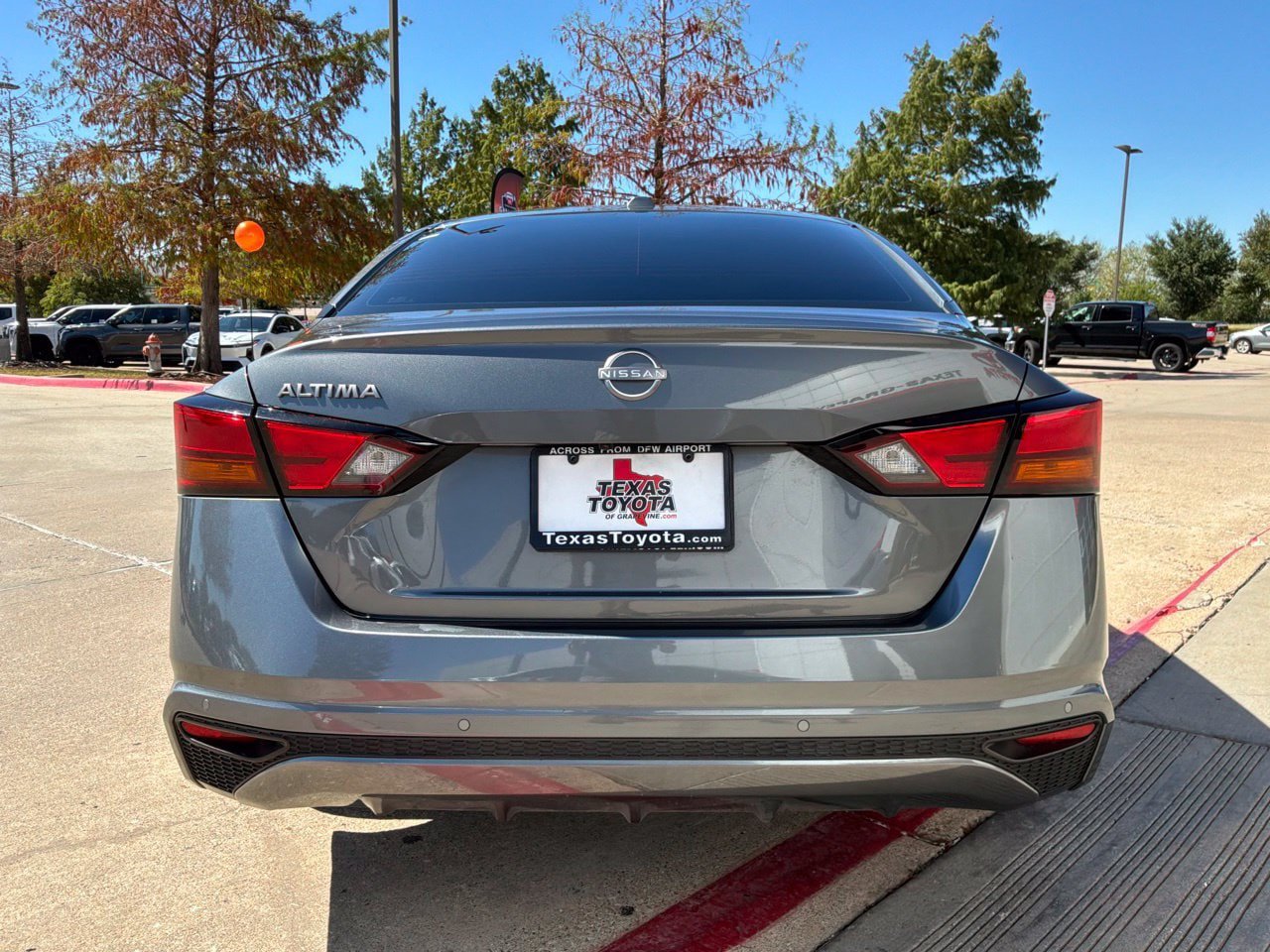 Used 2025 Nissan Altima 2.5 SV FWD image 7