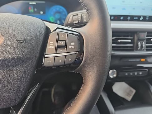 Used 2025 Ford Escape Platinum AWD/4WD image 17