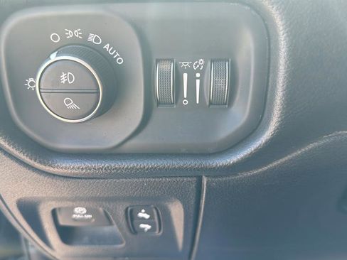 Used 2022 RAM 1500 Laramie AWD/4WD image 13