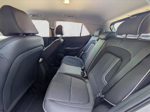 Certified 2025 Hyundai Venue Limited FWD image 17