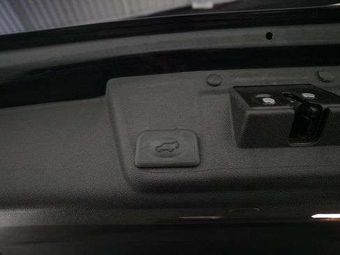 Used 2010 Buick Enclave CXL image 15