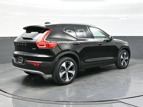 Used 2023 Volvo XC40 B5 Plus w/ Driver Assist Package AWD/4WD image 7