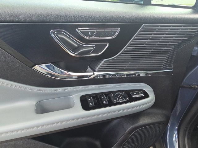 Certified 2022 Lincoln Corsair AWD w/ Premium Package image 21