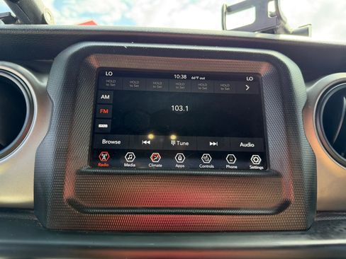 Used 2020 Jeep Gladiator Sport w/ Quick Order Package 24S image 21