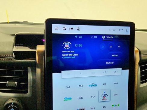 Used 2025 Ford F150 Lightning Lariat image 19