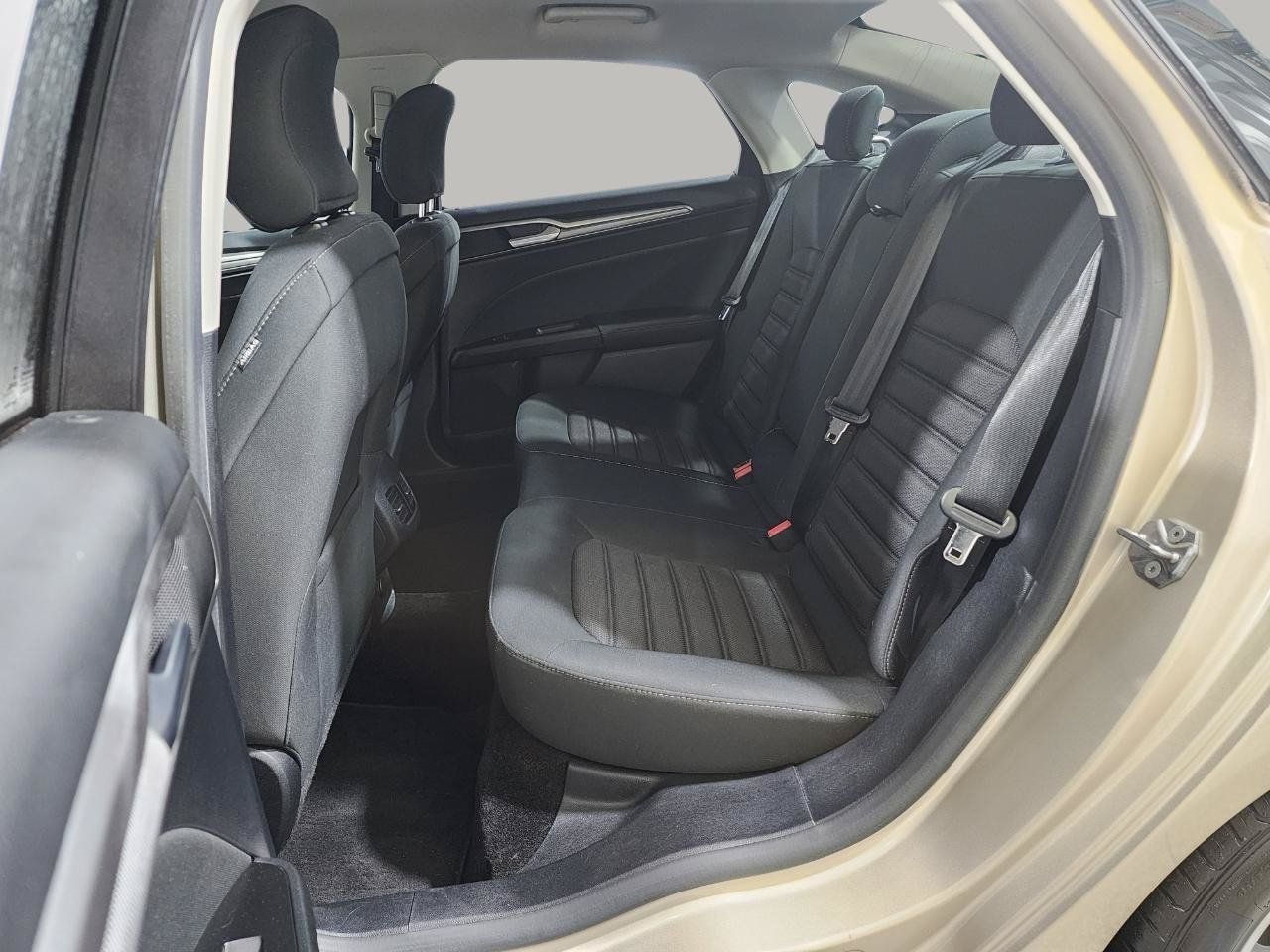 Used 2017 Ford Fusion SE w/ Fusion SE Technology Package FWD image 21