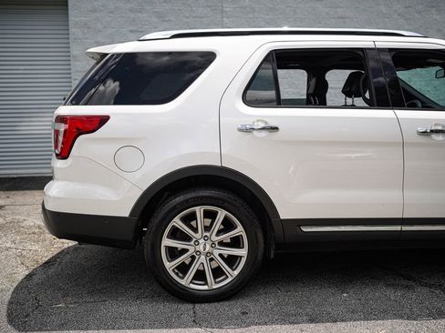 Used 2017 Ford Explorer Limited w/ Equipment Group 301A AWD/4WD image 16