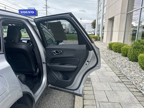 Used 2025 Volvo XC60 B5 Plus AWD/4WD image 15