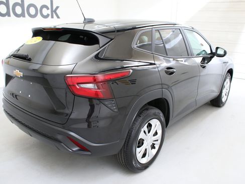 Used 2024 Chevrolet Trax LS FWD image 9