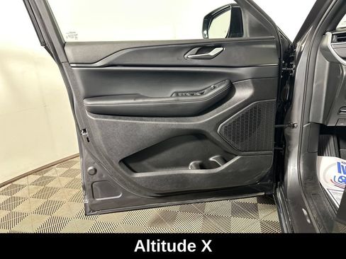 Used 2024 Jeep Grand Cherokee L Altitude AWD/4WD image 17