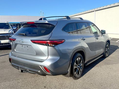 Used 2021 Toyota Highlander XLE image 7