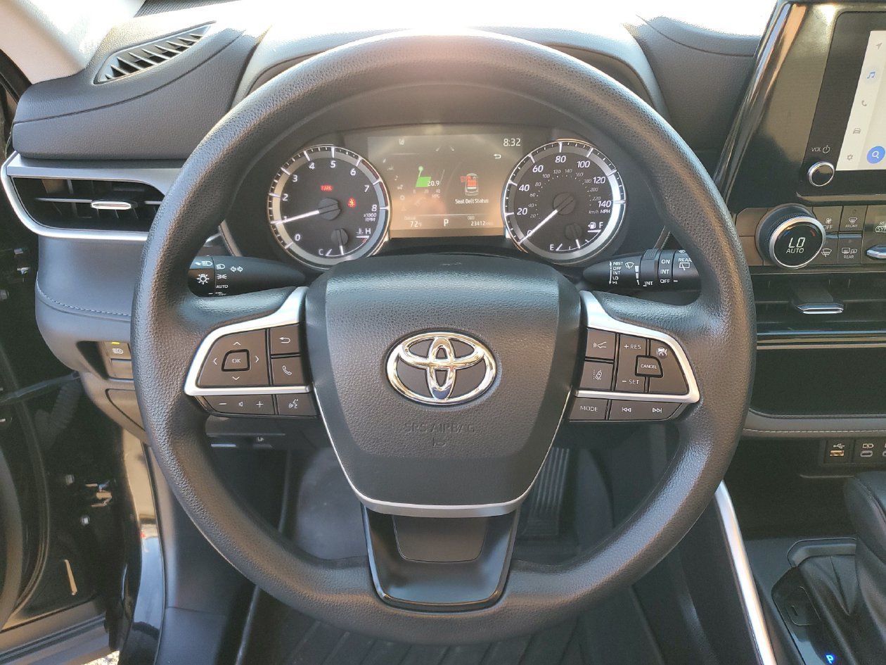 Used 2023 Toyota Highlander L FWD image 19