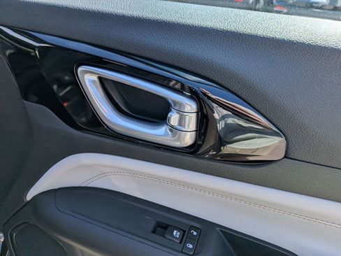 Used 2025 Jeep Compass Limited image 29