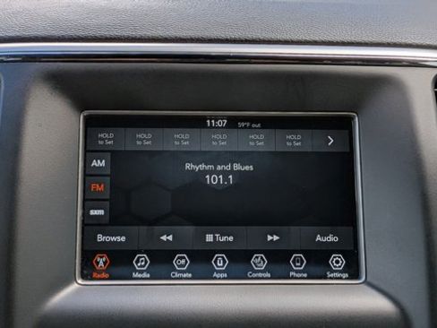 Used 2018 Jeep Grand Cherokee Limited image 13