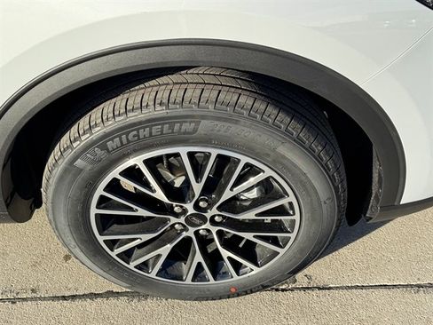 New 2026 Ford Escape SE FWD image 2