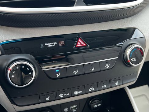 Used 2020 Hyundai Tucson Value w/ Winter Weather Package image 16