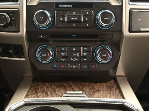 Used 2018 Ford F250 Lariat w/ Lariat Ultimate Package image 38