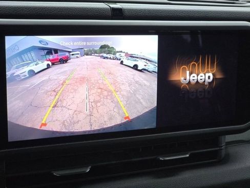 Used 2024 Jeep Wrangler Willys image 18