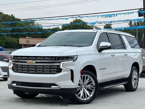 Used 2021 Chevrolet Suburban Premier w/ Premium Package AWD/4WD image 3