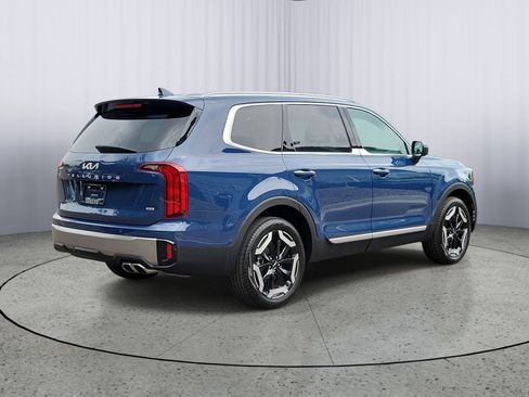 Used 2025 Kia Telluride S AWD/4WD image 3
