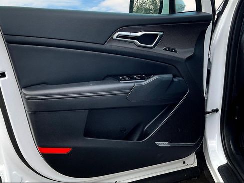 Used 2023 Kia Sportage SX image 12