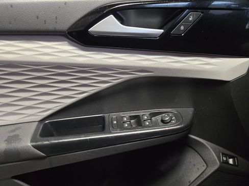 Certified 2023 Volkswagen Taos S FWD image 23