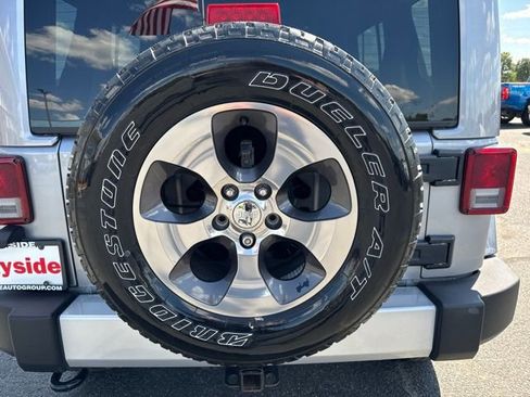Used 2015 Jeep Wrangler Unlimited Sahara w/ Max Tow Package AWD/4WD image 6