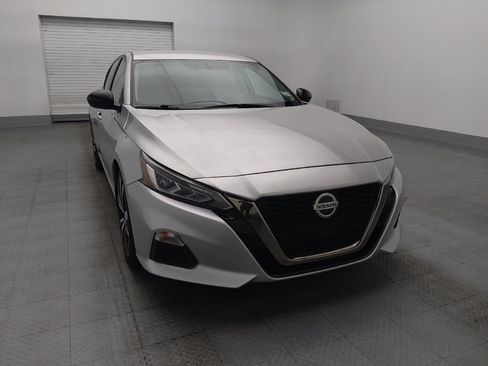 Used 2019 Nissan Altima 2.5 SR FWD image 14
