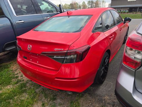 Used 2025 Honda Civic Sport image 4