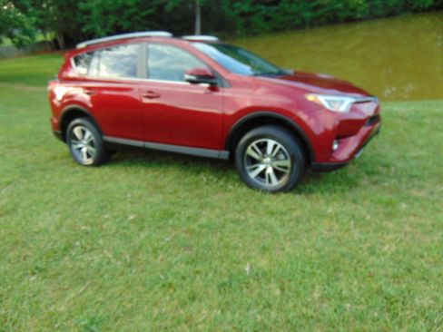 Used 2018 Toyota RAV4 XLE w/ Plus Extra Value Package FWD image 7