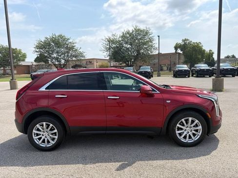 Used 2022 Cadillac XT4 Luxury w/ Cold Weather Package FWD image 9