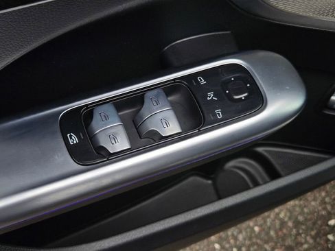 Used 2022 Mercedes-Benz C 300 Sedan image 11